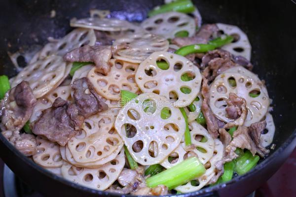 莲藕芹菜炒肉片的做法图解8