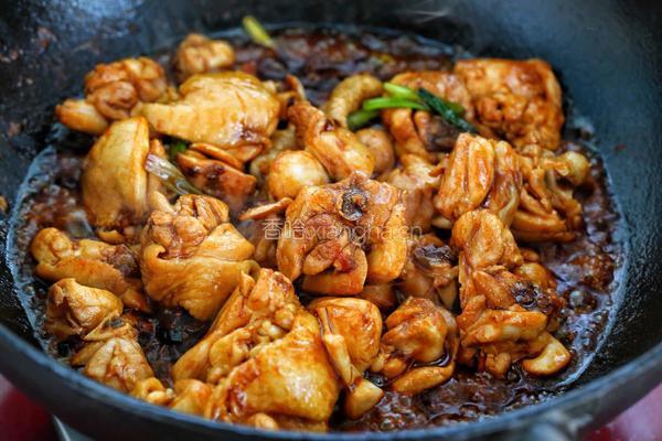 东北榛蘑鸡腿炖土豆的做法图解6