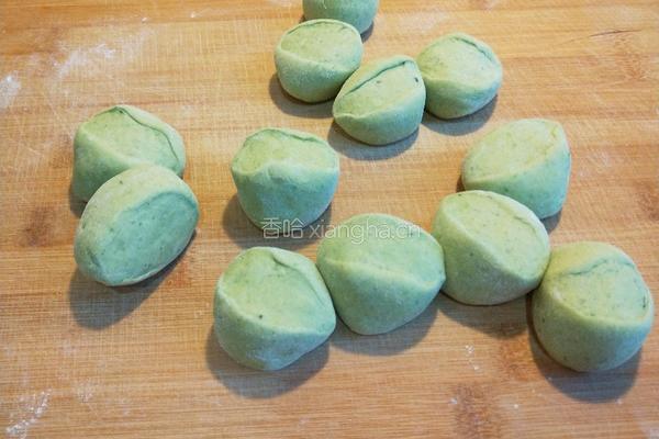 新文美食 菠菜玫瑰面点的做法图解5