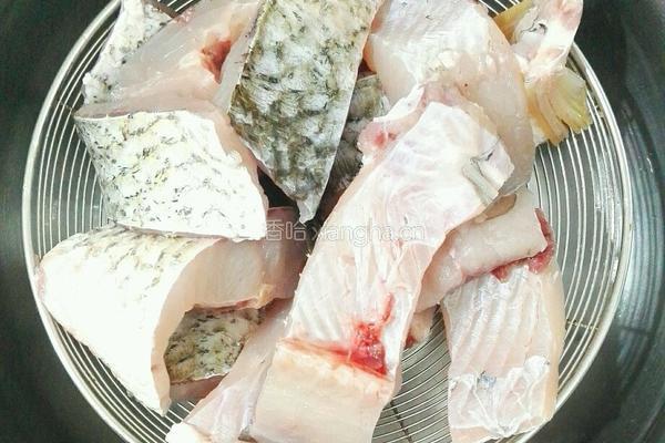 香辣脆酥炸鱼块的做法图解2