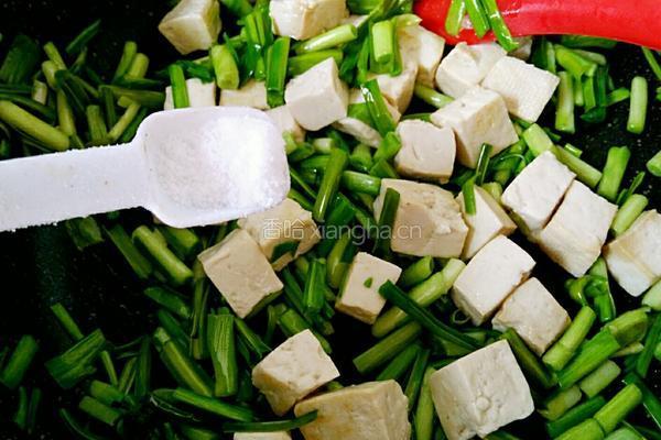 青蒜苗炒豆腐的做法图解8