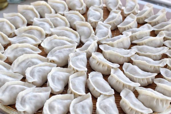 猪肉酸菜馅饺子的做法图解11