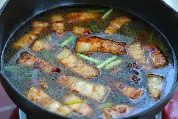 红烧肉炖萝卜的做法图解8