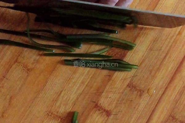 红油蒜末海带丝的做法图解1