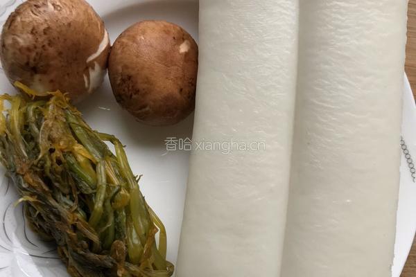 雪菜年糕汤的做法图解2