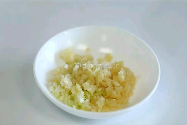 西芹腰果虾仁的做法图解4