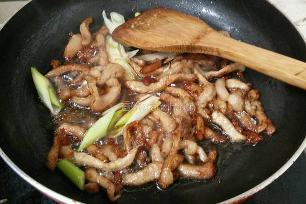 香菇炒肉的做法图解4