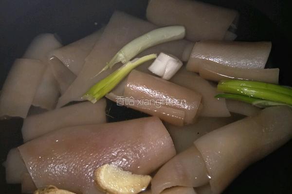 凉拌肉皮冻的做法图解3