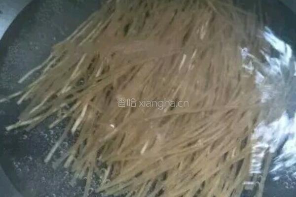 尖椒肉丝炒粉条的做法图解4