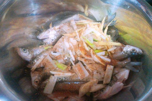 香酥炸鱼的做法图解2