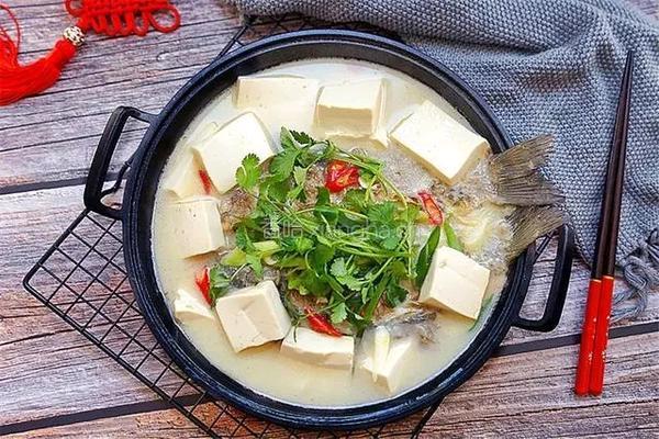 鲫鱼炖豆腐的做法图解7