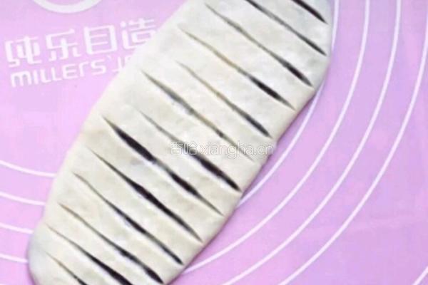 毛毛虫面包的做法图解4