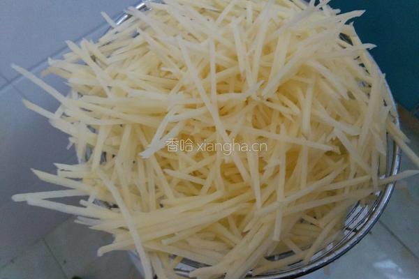 土豆丝炒肉的做法图解1