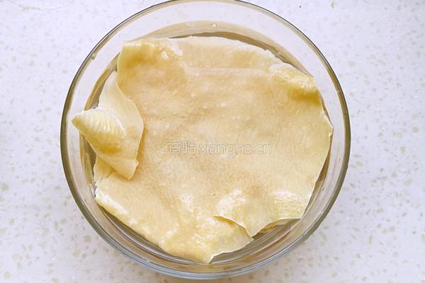凉拌油豆皮的做法图解1
