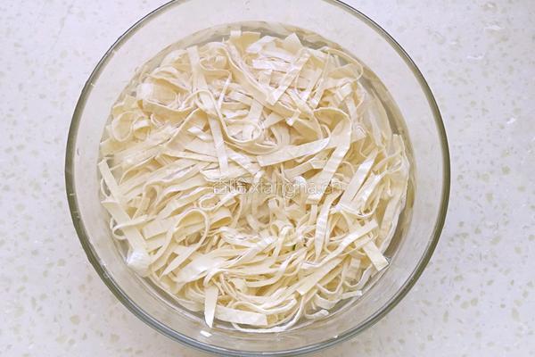 凉拌油豆皮的做法图解5