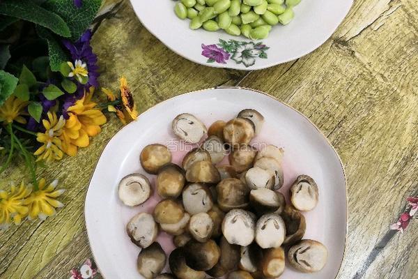 常州 草菇豆仔的做法图解1