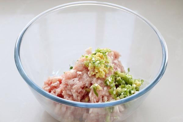 猪肉三鲜馅水饺的做法图解3