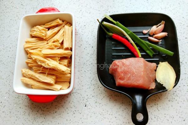 肉炒腐竹的做法图解1