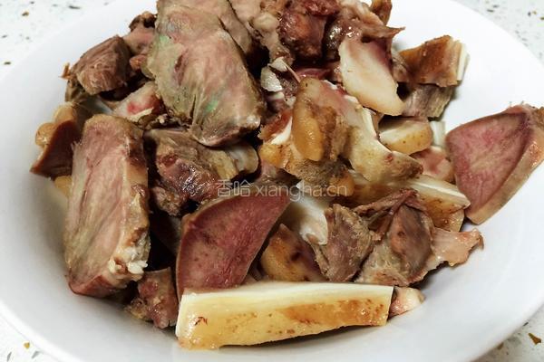 回锅猪头肉的做法图解1