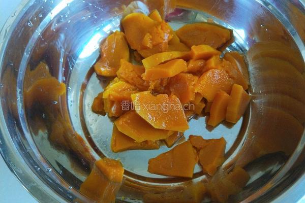 新文美食 南瓜玫瑰细沙包的做法图解1