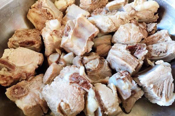 排骨土豆炖豆角的做法图解4