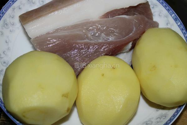 红烧肉炖土豆的做法图解1