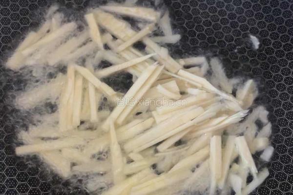 荠菜冬笋炒年糕的做法图解6