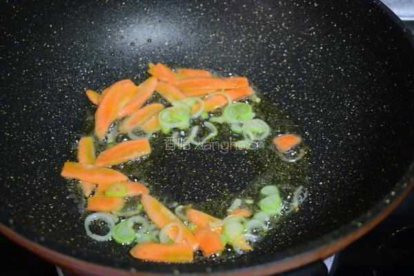 西芹炒木耳的做法图解5