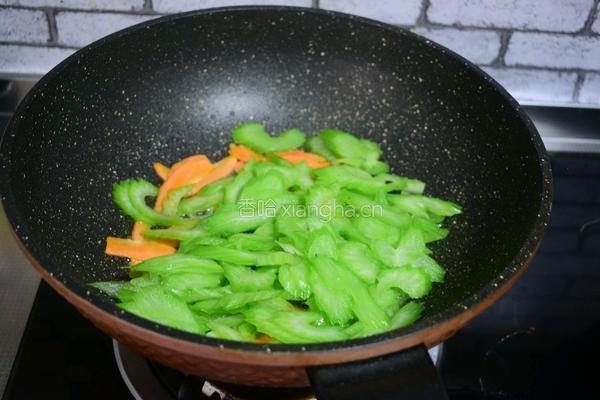 西芹炒木耳的做法图解6