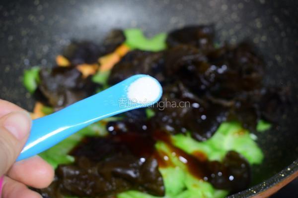 西芹炒木耳的做法图解9