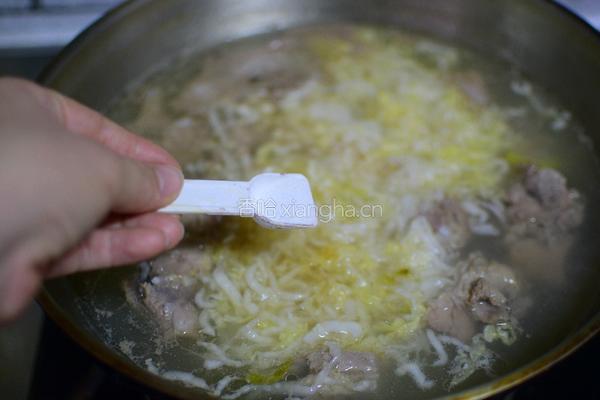 排骨烩酸菜的做法图解7
