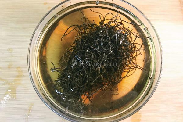 四川—核桃花炒腊肉的做法图解1