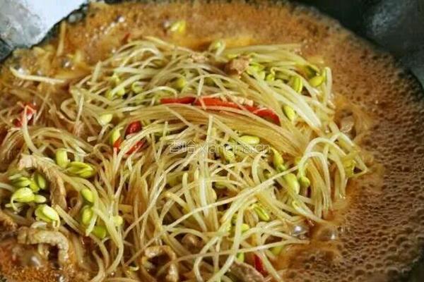 黄豆芽炒粉条的做法图解4