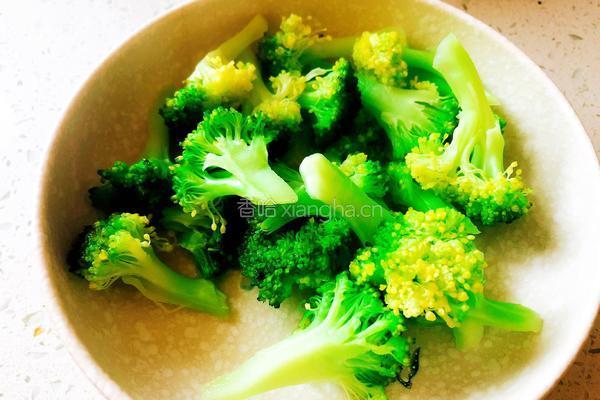 西兰花炒蛋的做法图解4