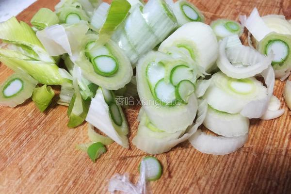 胡萝卜炝芹菜的做法图解3