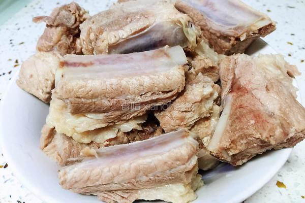 排骨粉条炖蘑菇的做法图解4