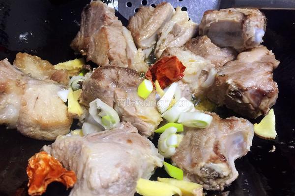 排骨粉条炖蘑菇的做法图解6