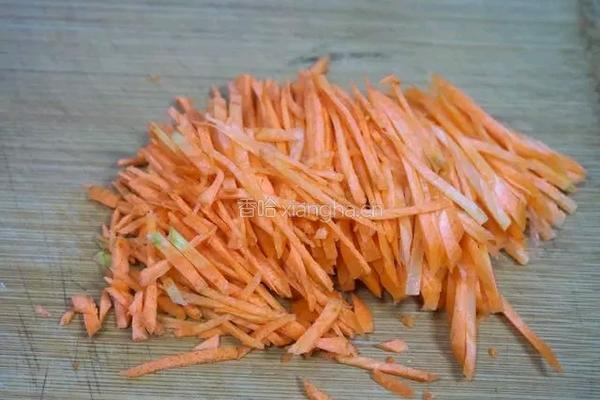 豆腐皮素菜卷的做法图解2