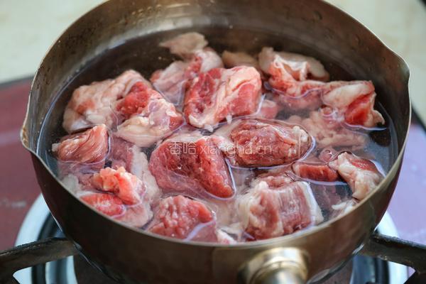 牛肉胡萝卜炖土豆的做法图解1