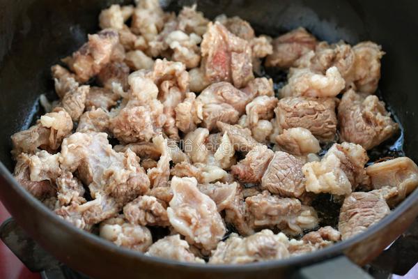 牛肉胡萝卜炖土豆的做法图解3