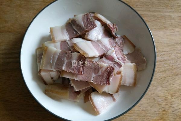  螺丝椒炒腊肉的做法图解5