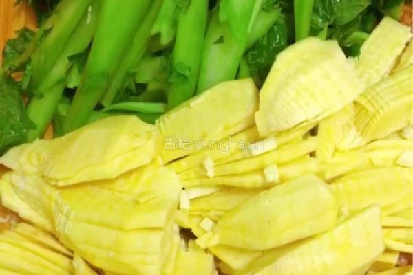闽南芥菜炒冬笋的做法图解1