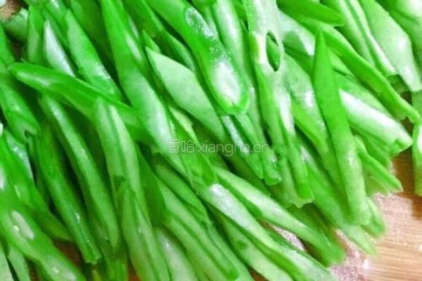 四季豆煎蛋的做法图解1