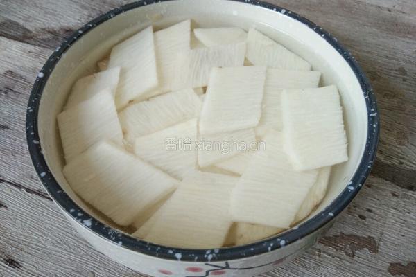 黑木耳炒山药的做法图解1