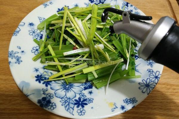  爽口香芹的做法图解14