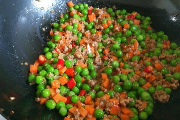 新文美食 肉末炒碗豆的做法图解9
