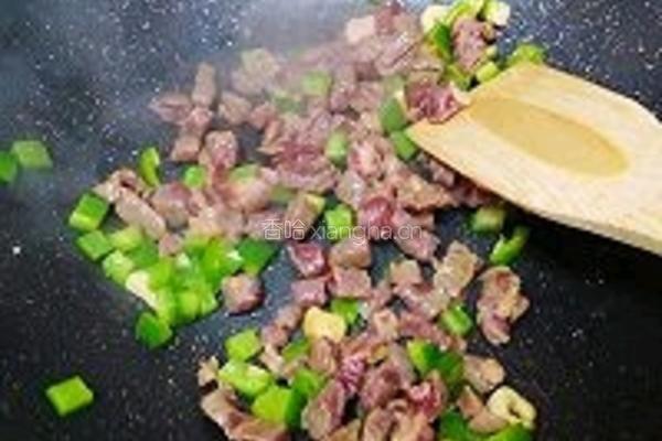 黑椒牛排蛋炒饭的做法图解3