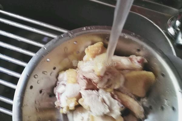 花胶石斛炖鸡的做法图解1
