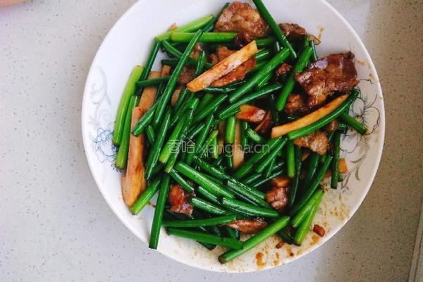 火腿蒜薹炒肉