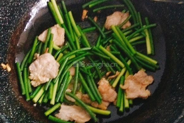 火腿蒜薹炒肉的做法图解4